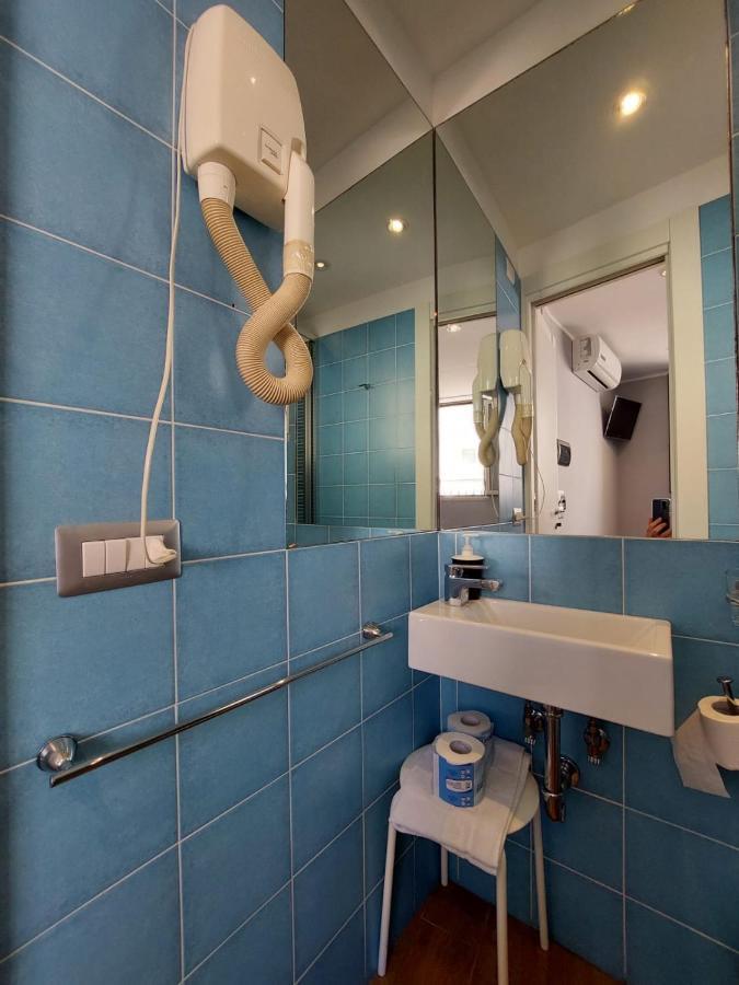 La Stanza Sul Porto Di Amalfi Camera Piccina Piccina Con Bagno Privato E Terrazzino Vista Mare Zewnętrze zdjęcie