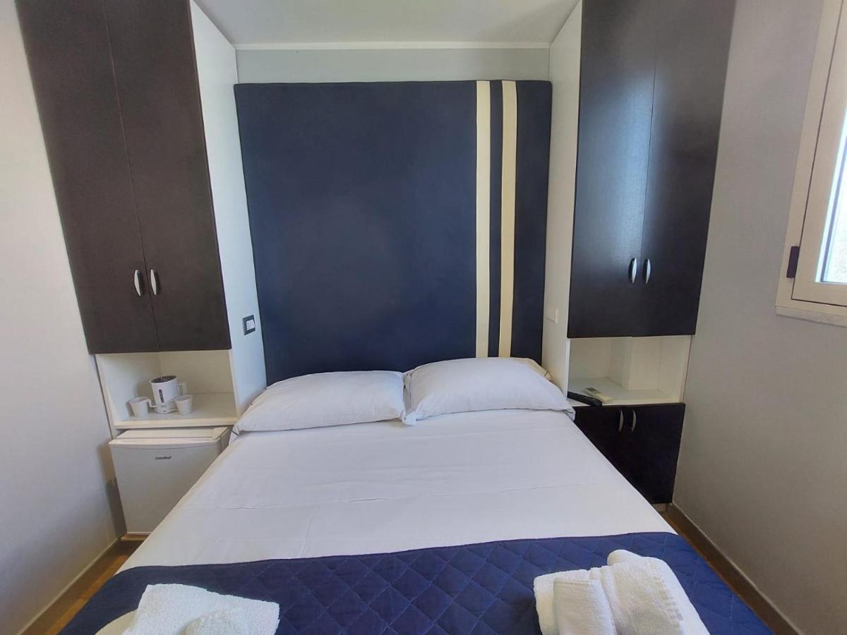 La Stanza Sul Porto Di Amalfi Camera Piccina Piccina Con Bagno Privato E Terrazzino Vista Mare Zewnętrze zdjęcie